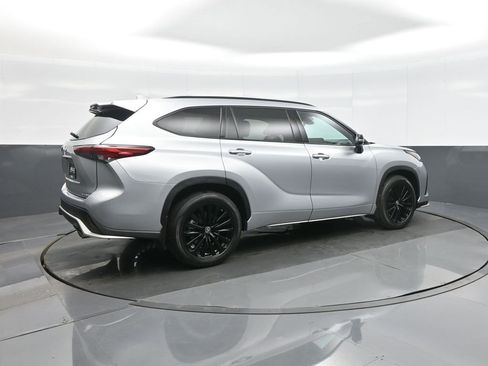 Certified 2023 Toyota Highlander XSE image 7