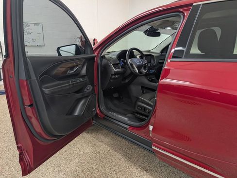 Used 2019 GMC Terrain Denali w/ GMC Pro Grade Package AWD/4WD image 6