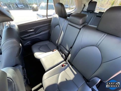 Used 2025 Toyota Grand Highlander AWD image 16