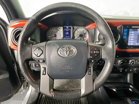 Used 2018 Toyota Tacoma TRD Sport w/ Technology Package AWD/4WD image 17