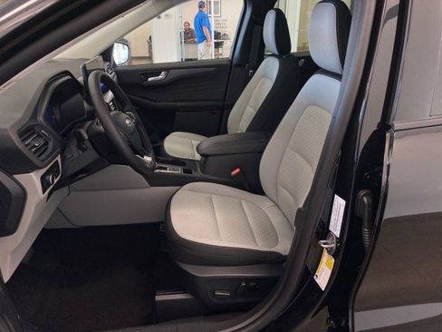 New 2025 Ford Escape Active w/ Active Premium Tech Pack image 16