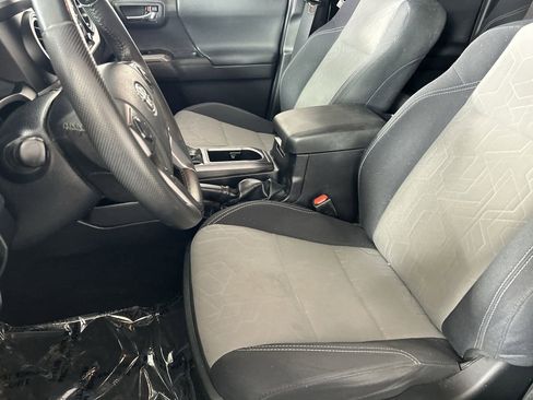 Used 2022 Toyota Tacoma TRD Off-Road w/ Technology Package AWD/4WD image 20