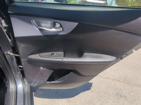 Used 2022 Kia Forte LXS FWD image 28