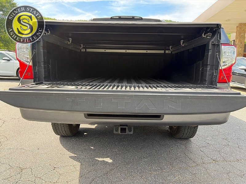 Used 2018 Nissan Titan SL w/ Chrome Package AWD/4WD image 20
