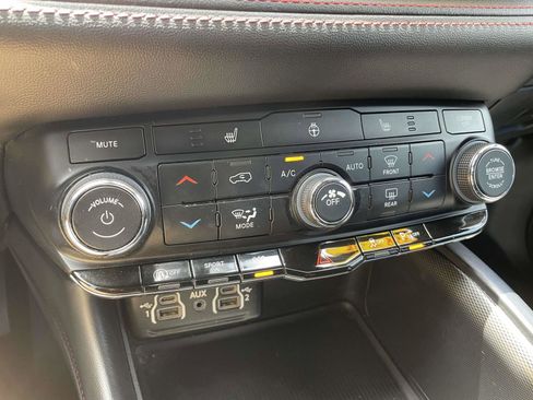 Used 2023 Dodge Durango GT RWD image 14