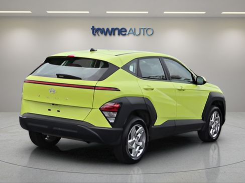 Used 2024 Hyundai Kona SE AWD/4WD image 6