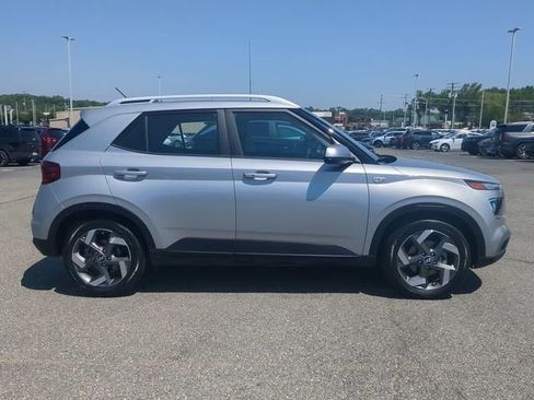 Used 2025 Hyundai Venue SEL FWD image 3