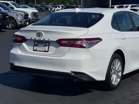 Used 2019 Toyota Camry LE w/ Carpet Mat Package FWD image 37