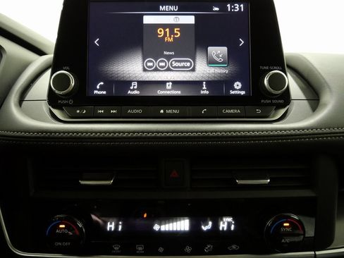 Used 2025 Nissan Rogue SV image 20