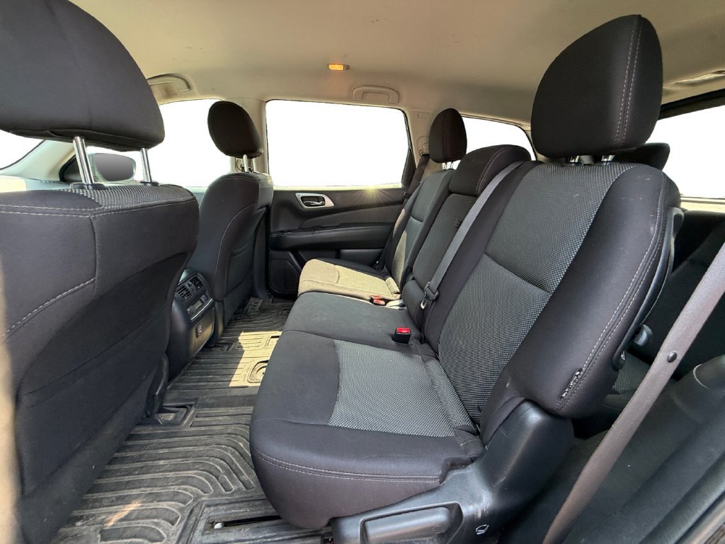 Used 2018 Nissan Pathfinder S AWD/4WD image 11