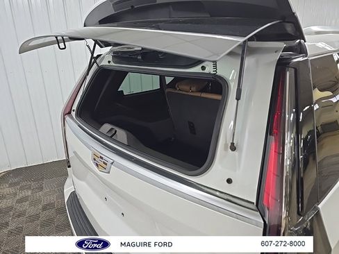 Used 2022 Cadillac Escalade ESV Premium Luxury image 12