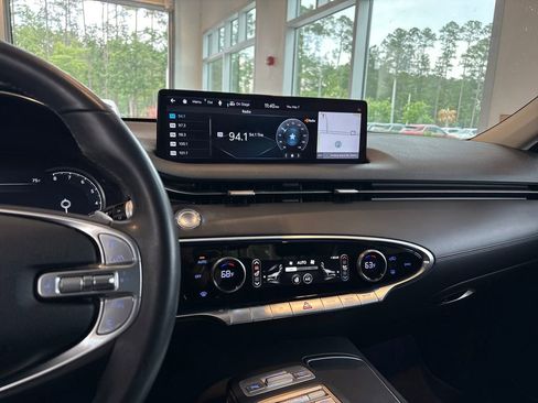 Used 2022 Genesis GV70 2.5T w/ Advanced Package AWD/4WD image 18