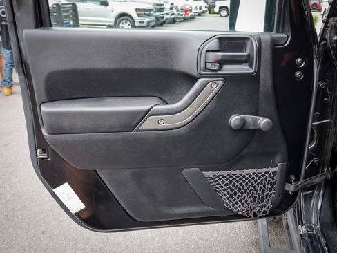Used 2018 Jeep Wrangler Sport AWD/4WD image 14