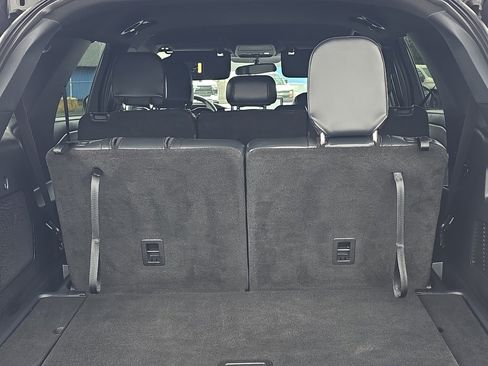 Used 2025 Ford Explorer ST-Line w/ ST-Line Street Pack AWD/4WD image 9