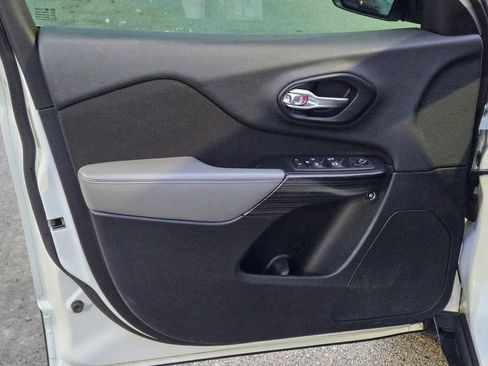 Used 2014 Jeep Cherokee Latitude w/ Comfort/Convenience Group image 30