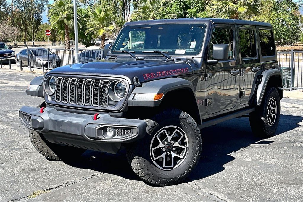 Used 2025 Jeep Wrangler Unlimited Rubicon w/ Convenience Group AWD/4WD image 2