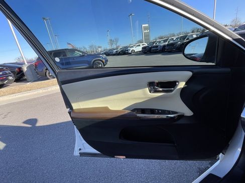 Used 2018 Toyota Avalon XLE image 19