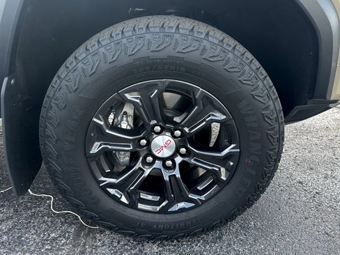 Used 2024 GMC Canyon Elevation w/ Elevation Premium Package AWD/4WD image 4