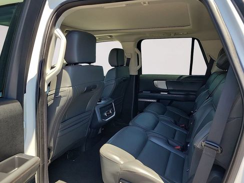 Used 2025 Ford Expedition Active AWD/4WD image 11