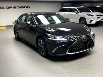 New 2025 Lexus ES 300h w/ Premium Package