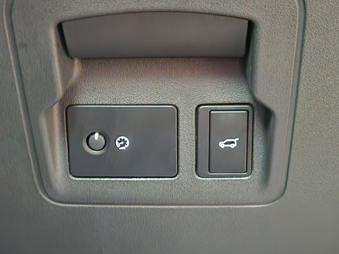 Certified 2021 Land Rover Range Rover Velar R-Dynamic S image 22