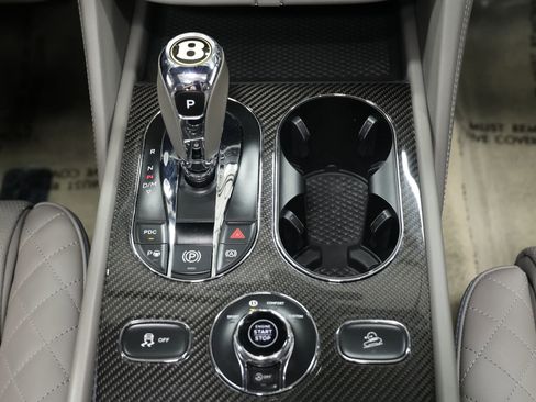 Used 2019 Bentley Bentayga image 46