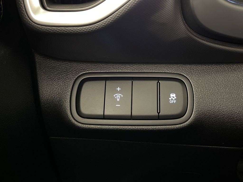 Certified 2026 Hyundai Venue SEL FWD image 31