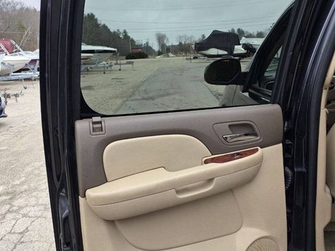 Used 2012 Chevrolet Suburban LT w/ Luxury Package AWD/4WD image 15