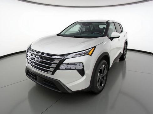 Used 2025 Nissan Rogue SV image 3