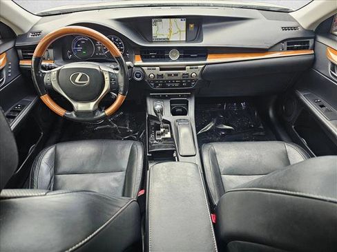 Used 2015 Lexus ES 300h Hybrid w/ Navigation System Package image 17