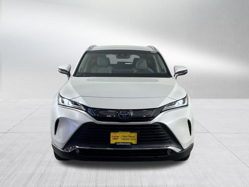Used 2024 Toyota Venza XLE AWD/4WD image 2