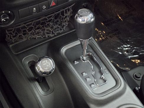 Used 2017 Jeep Wrangler Unlimited Rubicon w/ Max Tow Package image 32