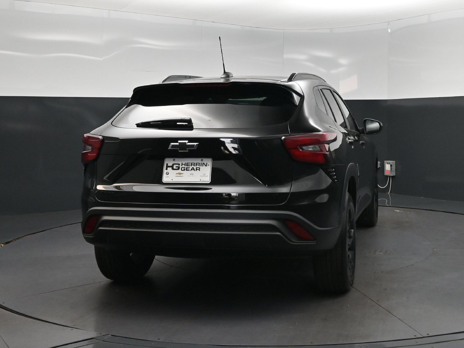 New 2026 Chevrolet Trax LT w/ Midnight Edition FWD image 7