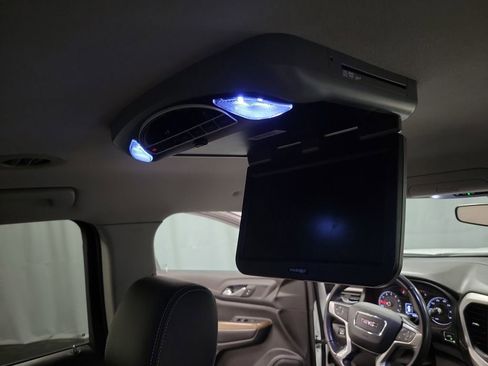 Used 2019 GMC Acadia SLE image 23