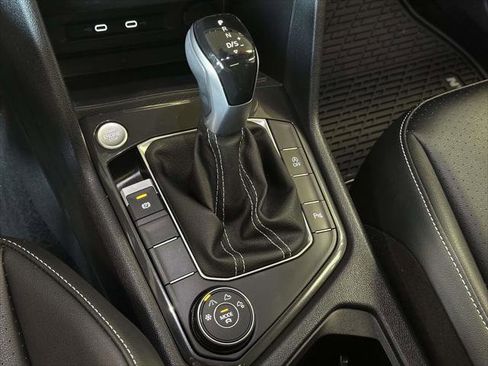 Used 2023 Volkswagen Tiguan SE R-Line image 30