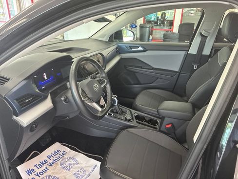 Used 2023 Volkswagen Taos SE w/ Panoramic Sunroof Package AWD/4WD image 9