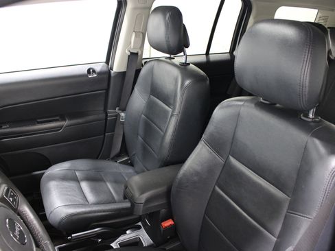 Used 2014 Jeep Patriot Latitude w/ Sun/Sound Group FWD image 4