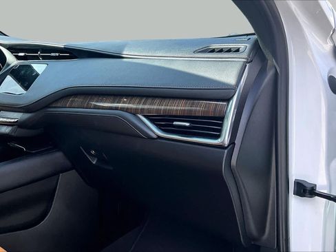 Used 2023 Cadillac XT4 Premium Luxury FWD image 17
