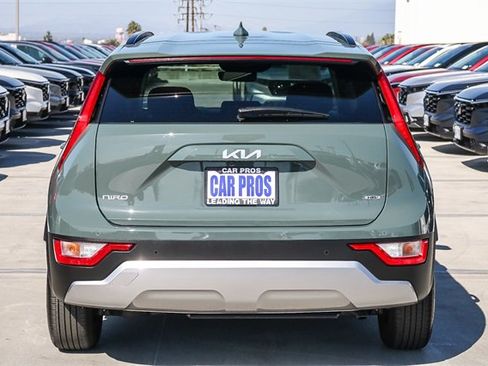 Used 2025 Kia Niro EX image 9