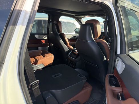 Used 2024 Lincoln Navigator Reserve image 7