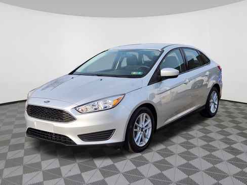 Used 2018 Ford Focus SE image 2