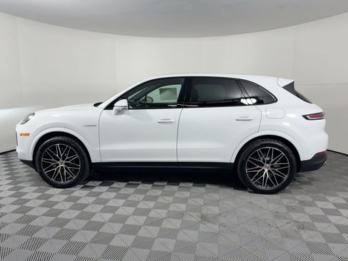 Certified 2026 Porsche Cayenne Coupe AWD/4WD image 2