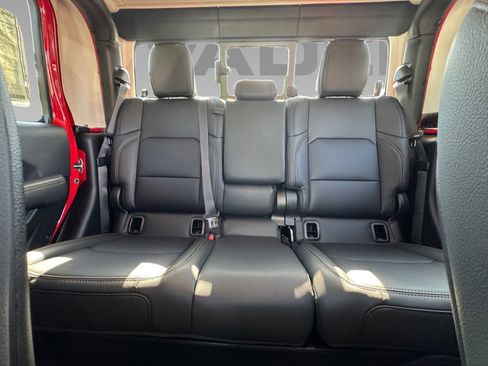 New 2025 Jeep Gladiator Sport image 18