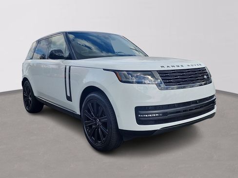 New 2025 Land Rover Range Rover SE image 2