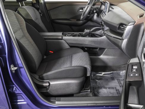 Used 2023 Nissan Rogue SV image 55