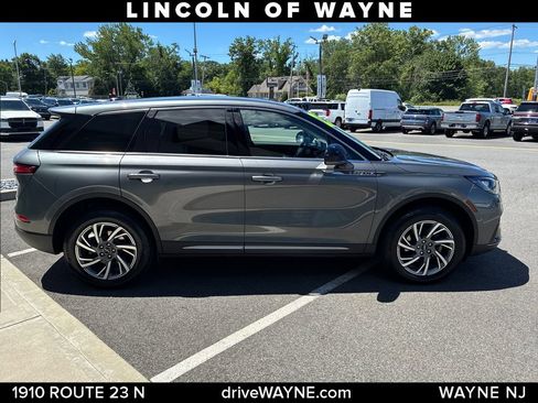 Certified 2023 Lincoln Corsair AWD image 9