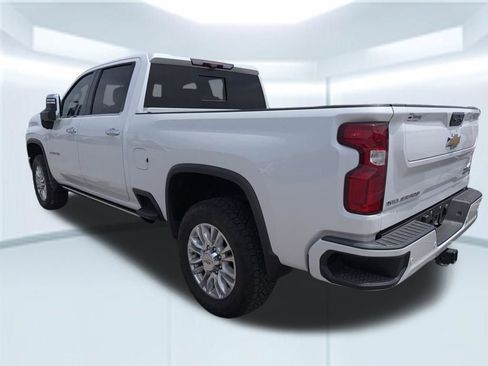 Used 2022 Chevrolet Silverado 2500 High Country w/ Technology Package image 12