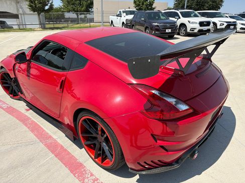 Used 2017 Nissan 370Z Coupe RWD image 4