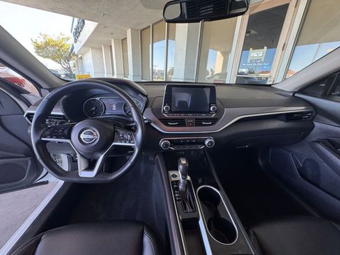 Used 2025 Nissan Altima 2.5 SR image 34