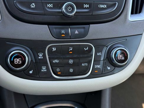 Used 2022 Chevrolet Malibu LT w/ Leather Package image 25